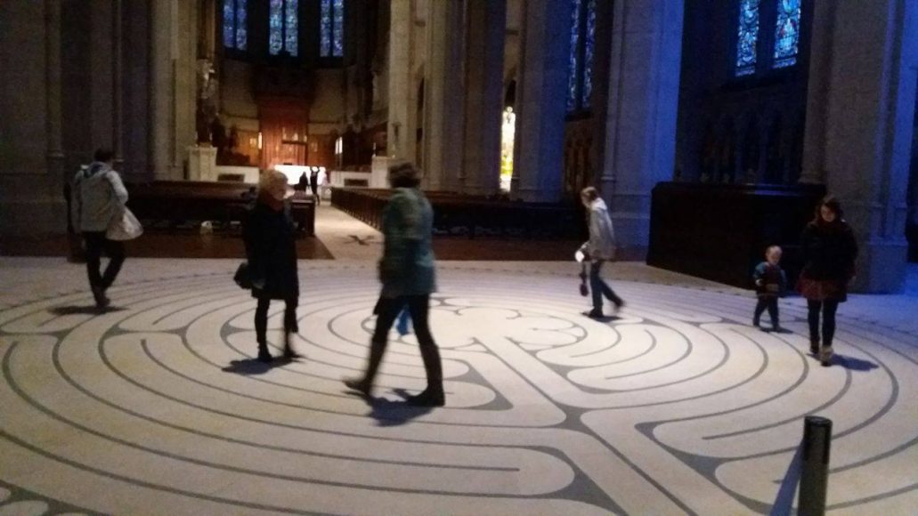 Labyrint v katedrále Grace. FOTO - Viktória Hipšová