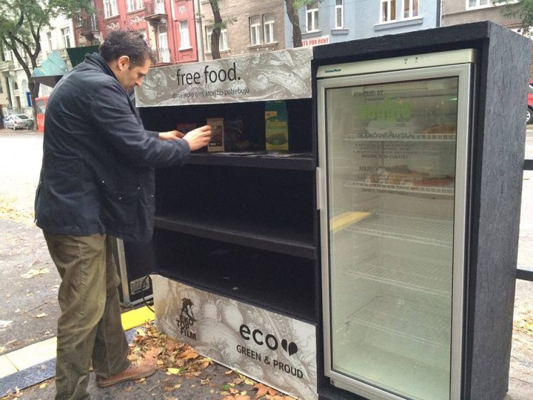 Verejná chladnička v Bratislave už chvíľu bola. FOTO - Archív Free Food
