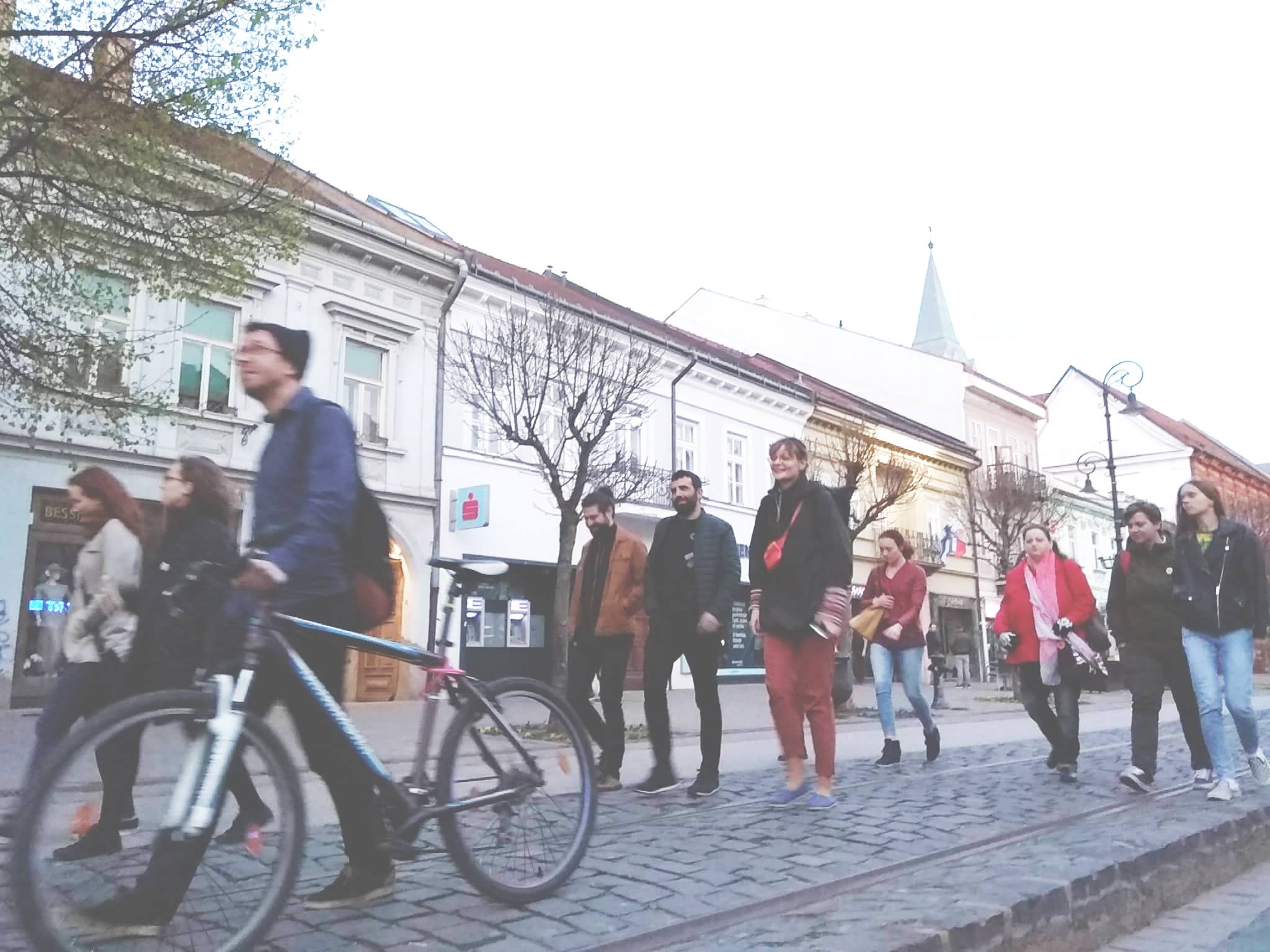 Na výrok o tom, že na východe nič nie je, sa dá pozerať aj ako na príležitosť, hovorí mladý Košičan, ktorý sprevádza turistov po krásach východu